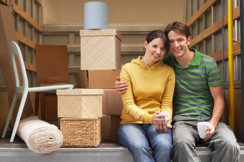 Office relocation packing and unpacking support in France