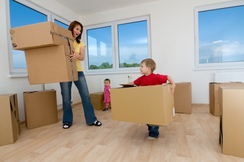 Checklist and labelled boxes for a structured office move in France